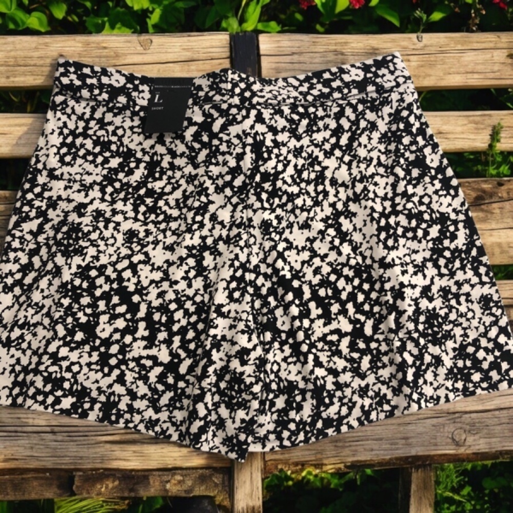 WHBM MJ Shorts - Picture 2 of 9